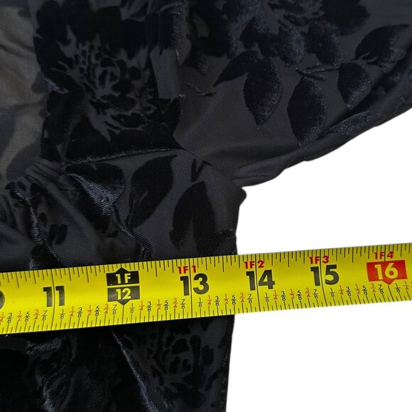 Kimchi Blue Black Sheer Floral Crop Top Women's Size Small | 37-2 - Picture 4 of 5